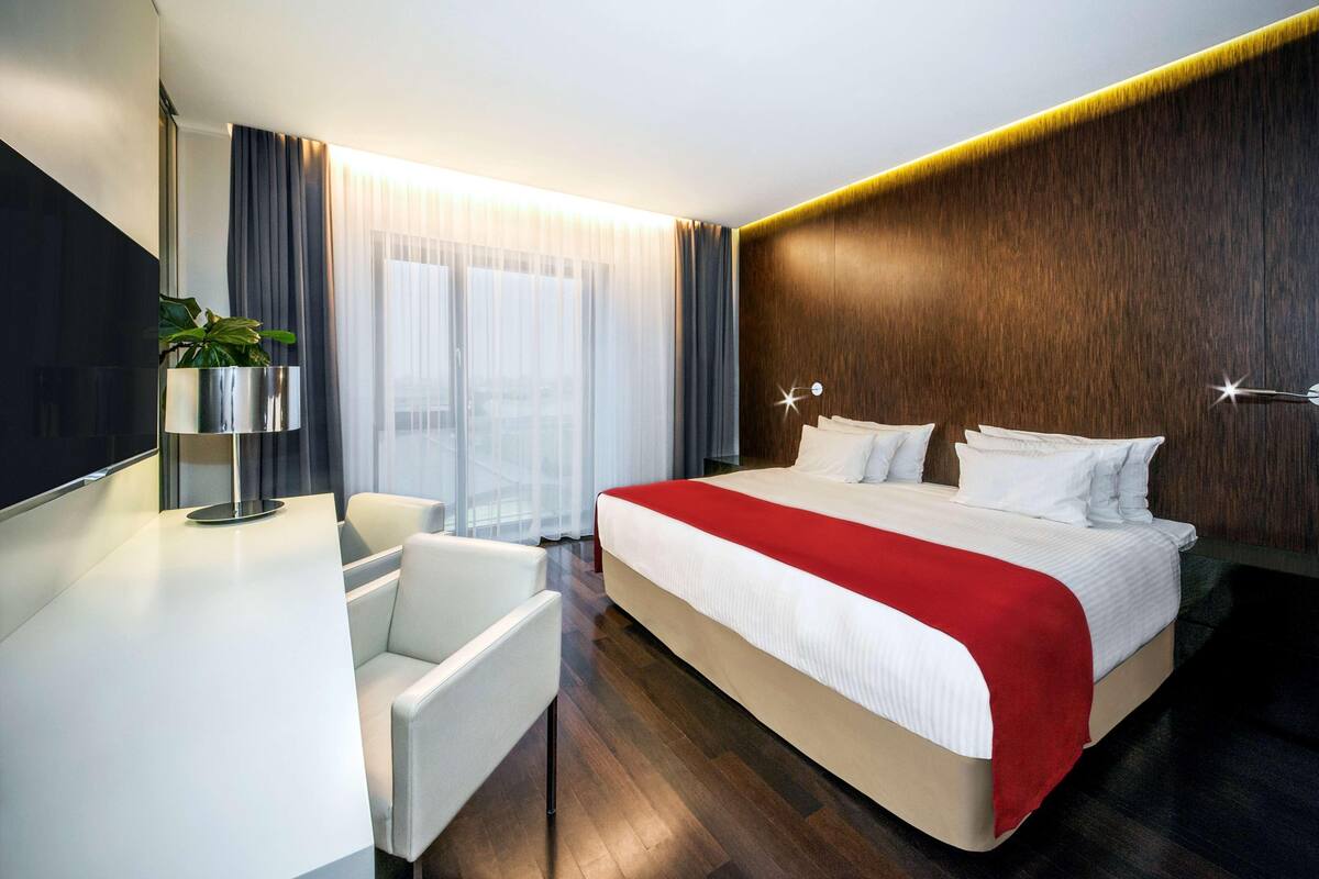 Premium bedding, Select Comfort beds, minibar, in-room safe