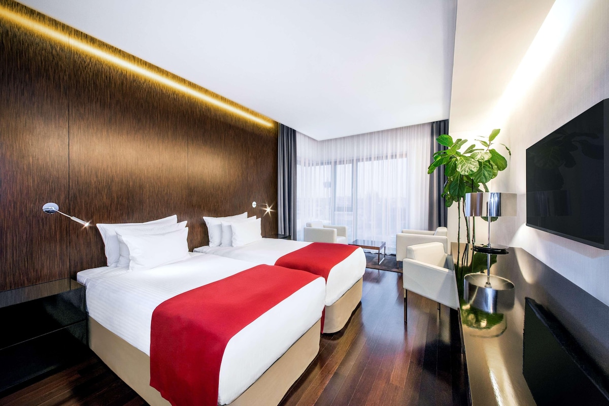 Premium bedding, Select Comfort beds, minibar, in-room safe