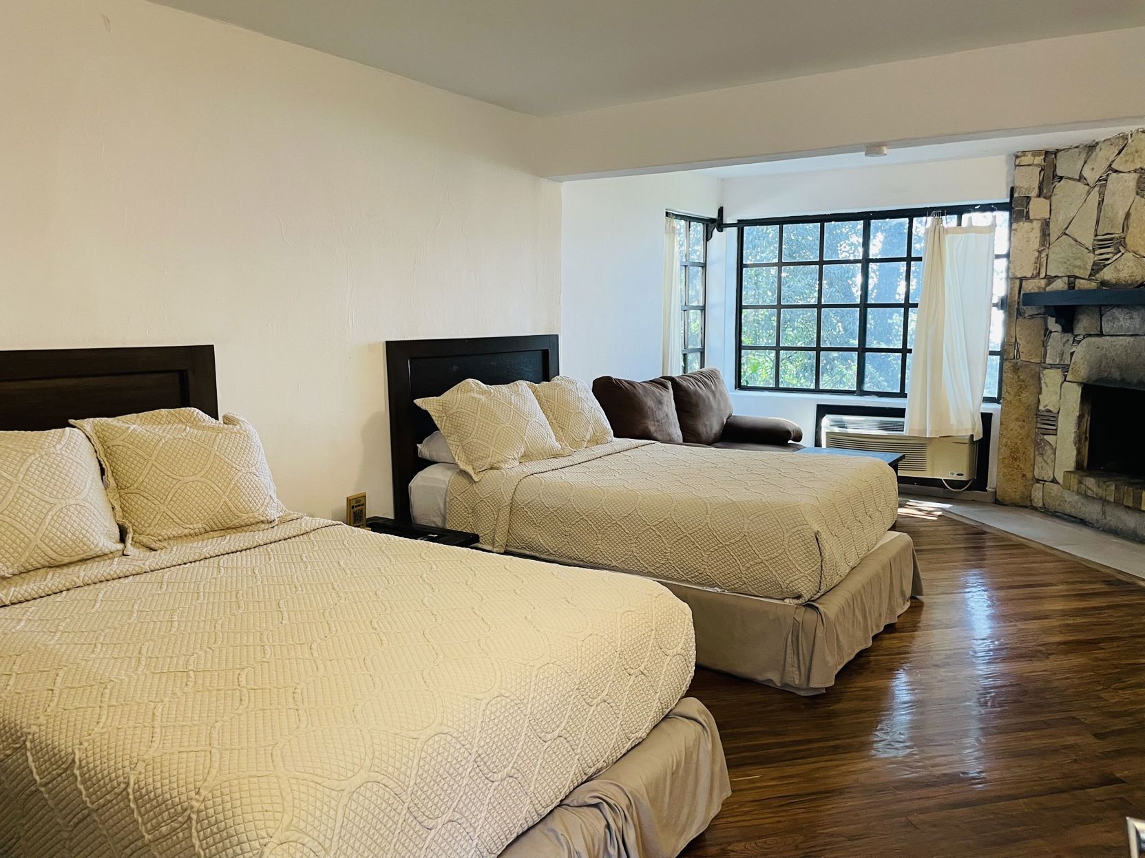 1 bedroom, blackout drapes, iron/ironing board, free WiFi