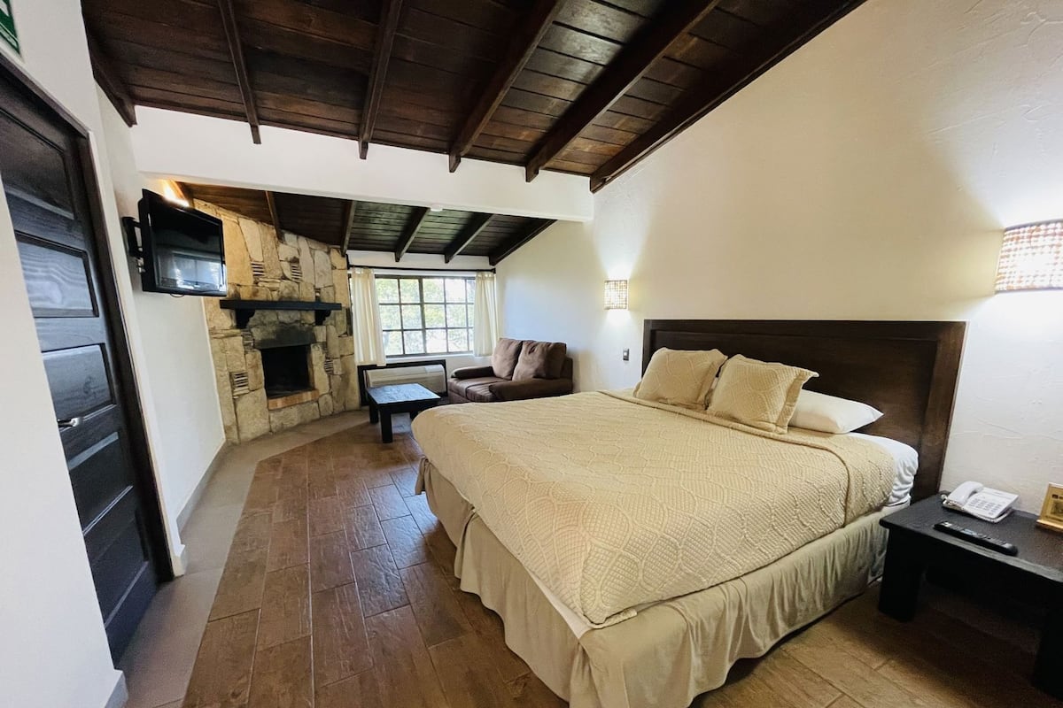 1 bedroom, blackout drapes, iron/ironing board, free WiFi