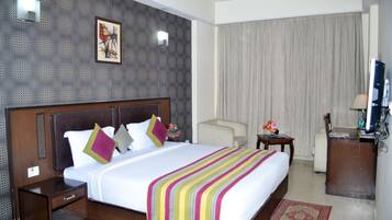 Executive Room | Living room | 53-inch LCD TV with satellite channels, TV, fireplace