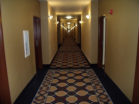 Entrada al alojamiento. Irish Inn And Suites