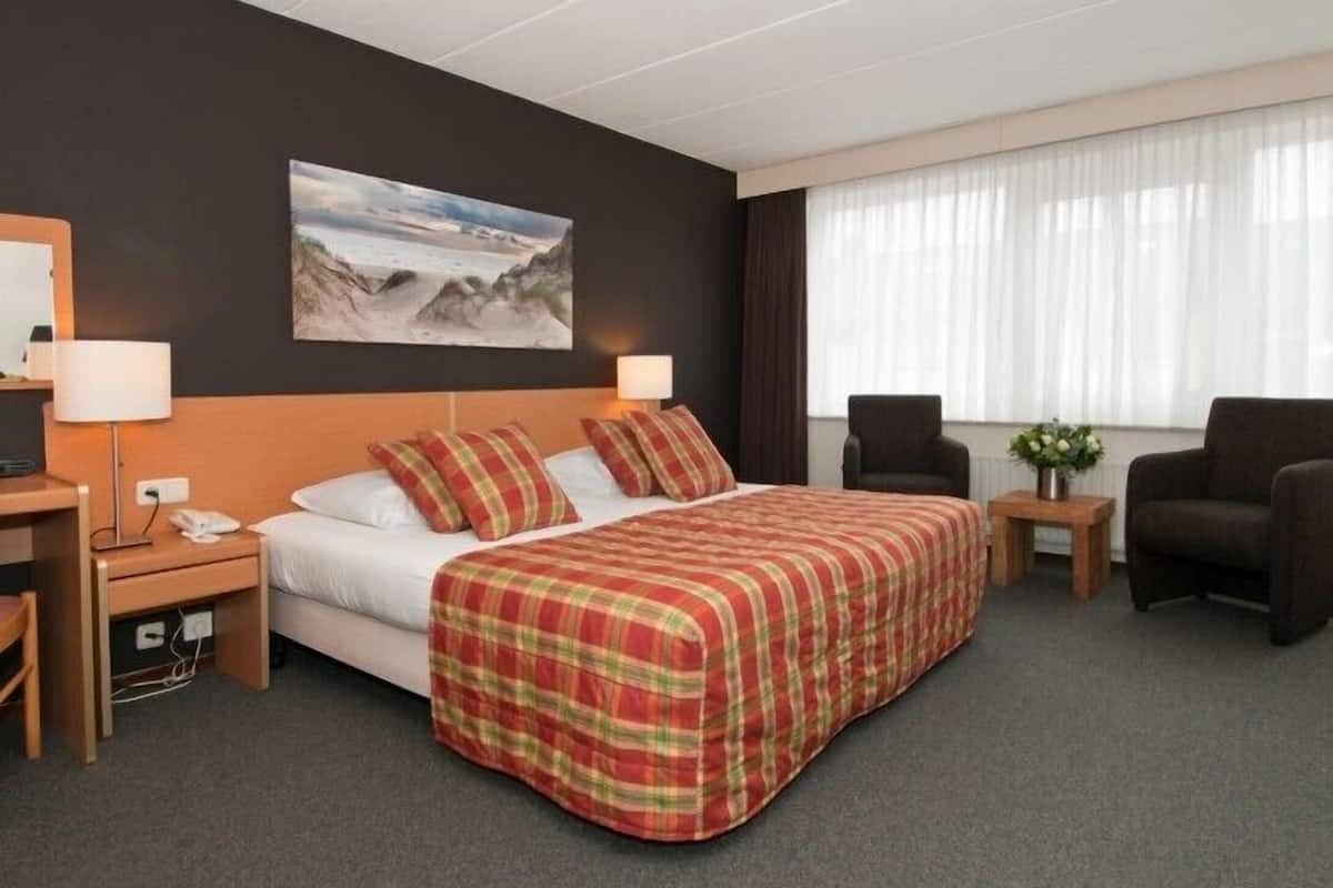Double Room, 2 Single Beds