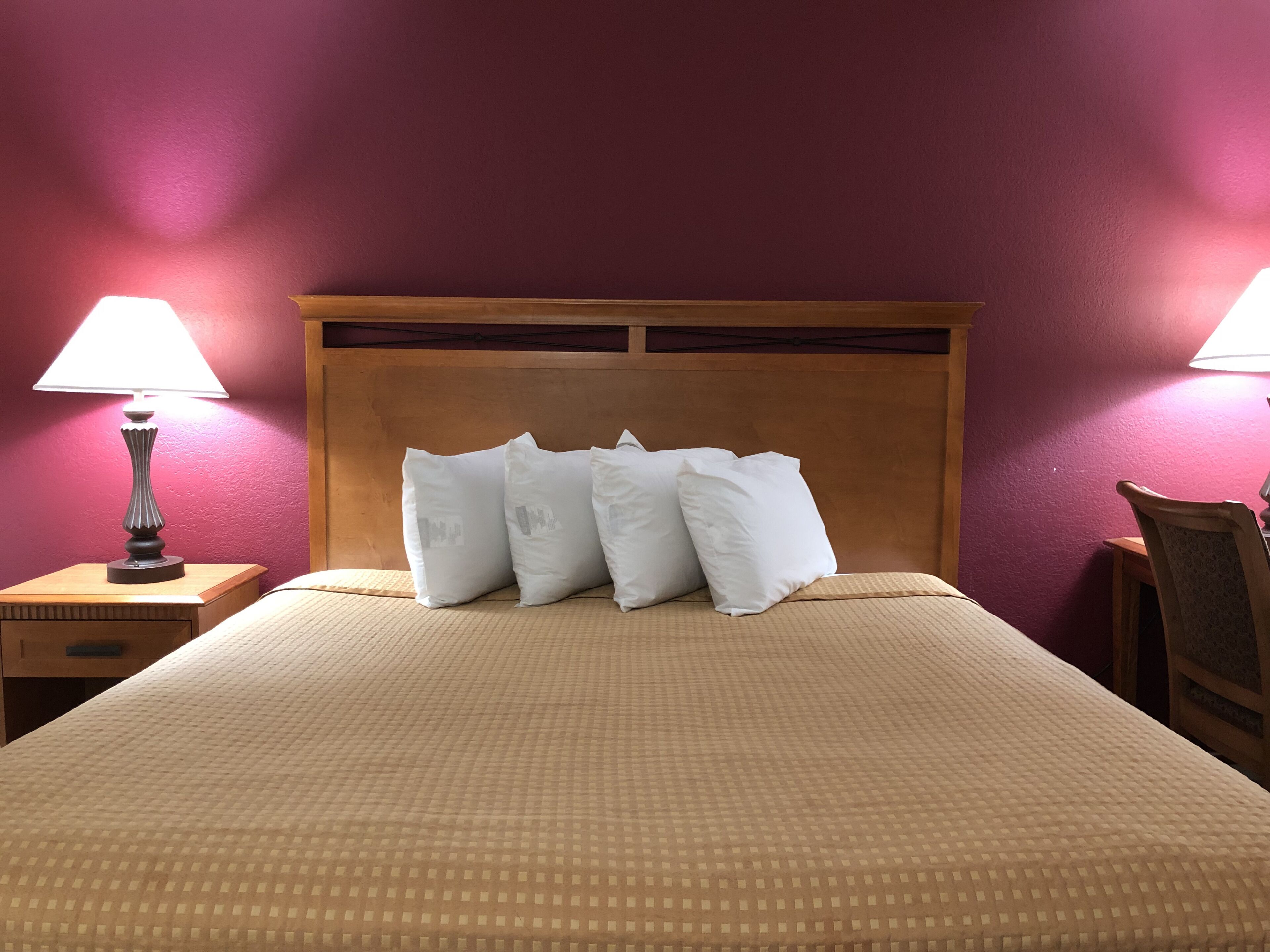 Kamer, 1 kingsize bed met slaapbank, niet-roken | Een bureau, een strijkplank/strijkijzer, gratis wifi, beddengoed