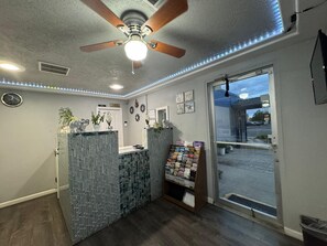 ฝ่ายต้อนรับ