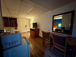 Habitació, 1 llit de matrimoni, no fumadors | 1 dormitori, escriptori, planxa i posts de planxar i wifi gratuïta