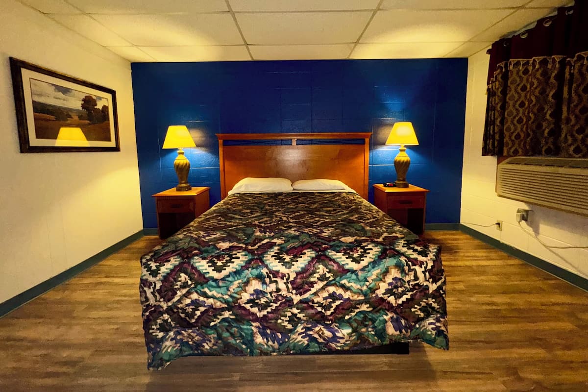 Standard Room, 1 Queen Bed, Non Smoking, Balcony