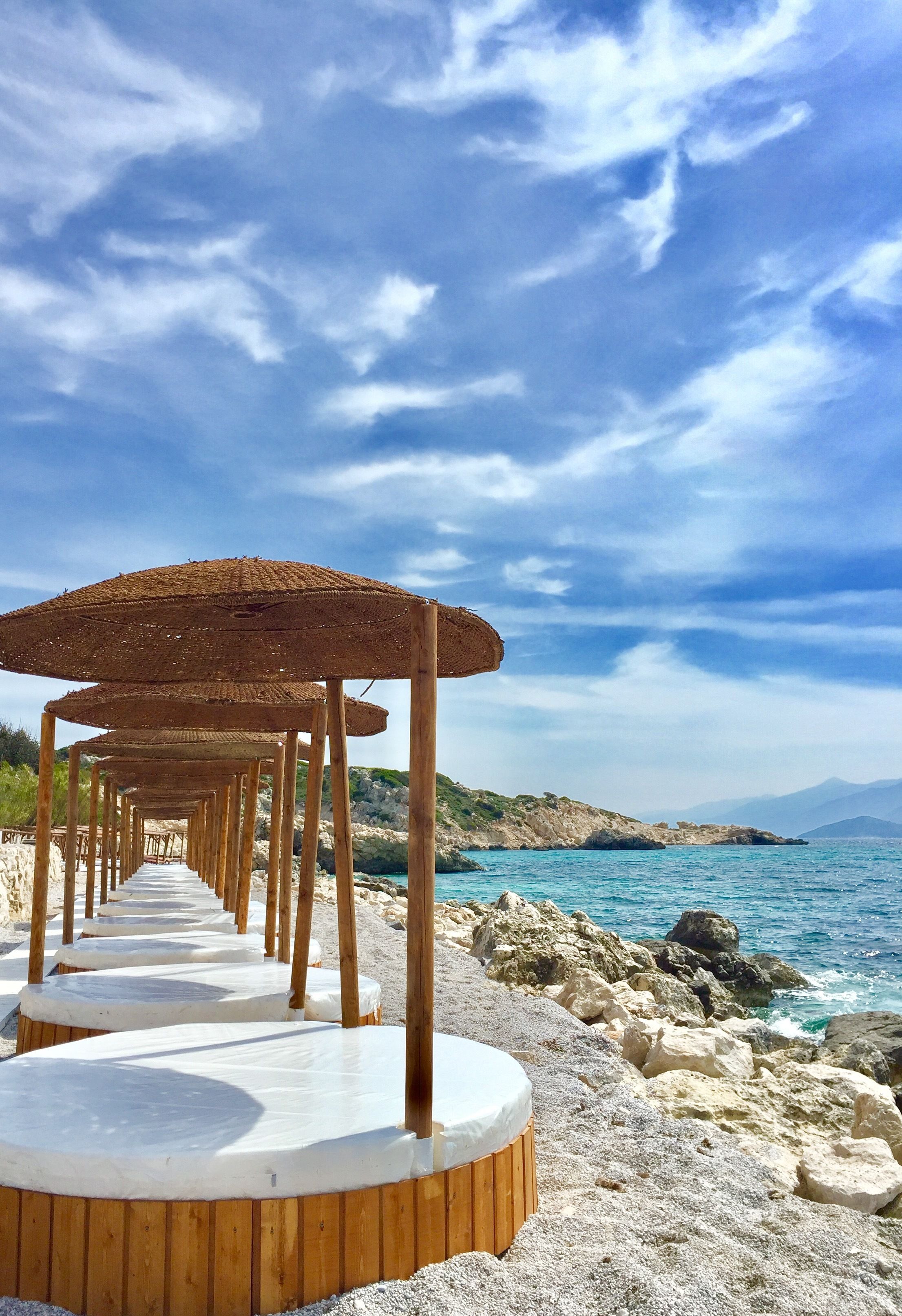 Playa privada, camastros, sombrillas y toallas de playa 