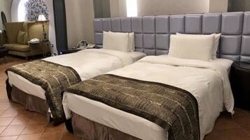 Deluxe Twin Room - no window  | In-room safe, individually decorated, iron/ironing board