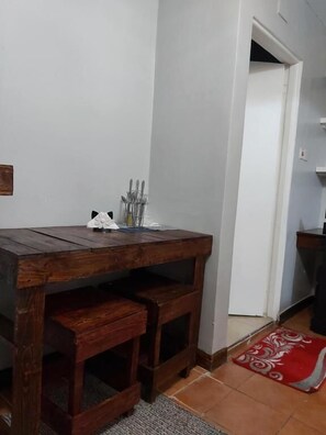 Breakfast, lunch, dinner served; international cuisine - West Breeze Hotel (Nairobi)