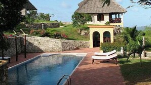 Kolam renang outdoor