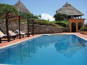 Outdoor pool - Tijara Beach (Mombasa)