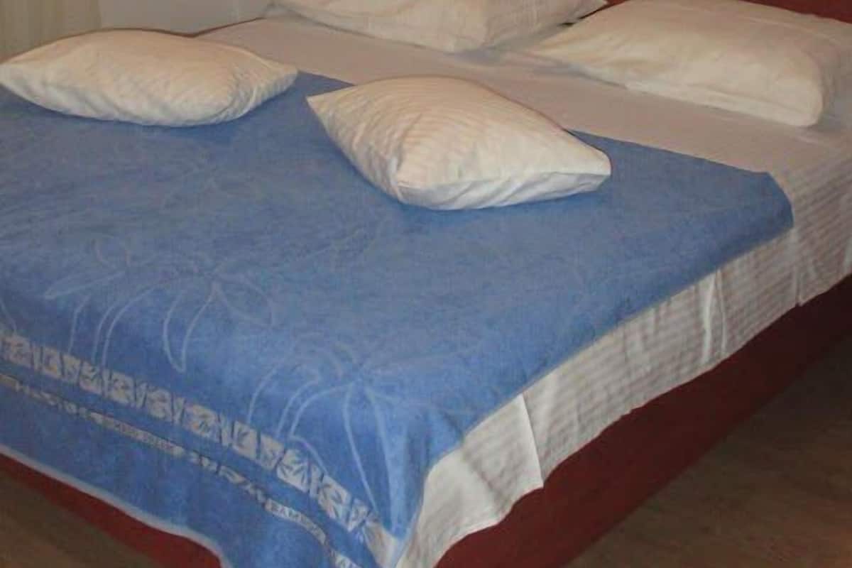 Apartment, 2 Bedrooms, 2 Bathrooms, Sea View | Desk, iron/ironing board, free cribs/infant beds, free WiFi