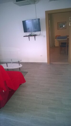 Comfort Apartment, 1 Bedroom, Balcony, Sea View | Living area