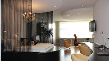 Senior Suite | Individually decorated, individually furnished, iron/ironing board