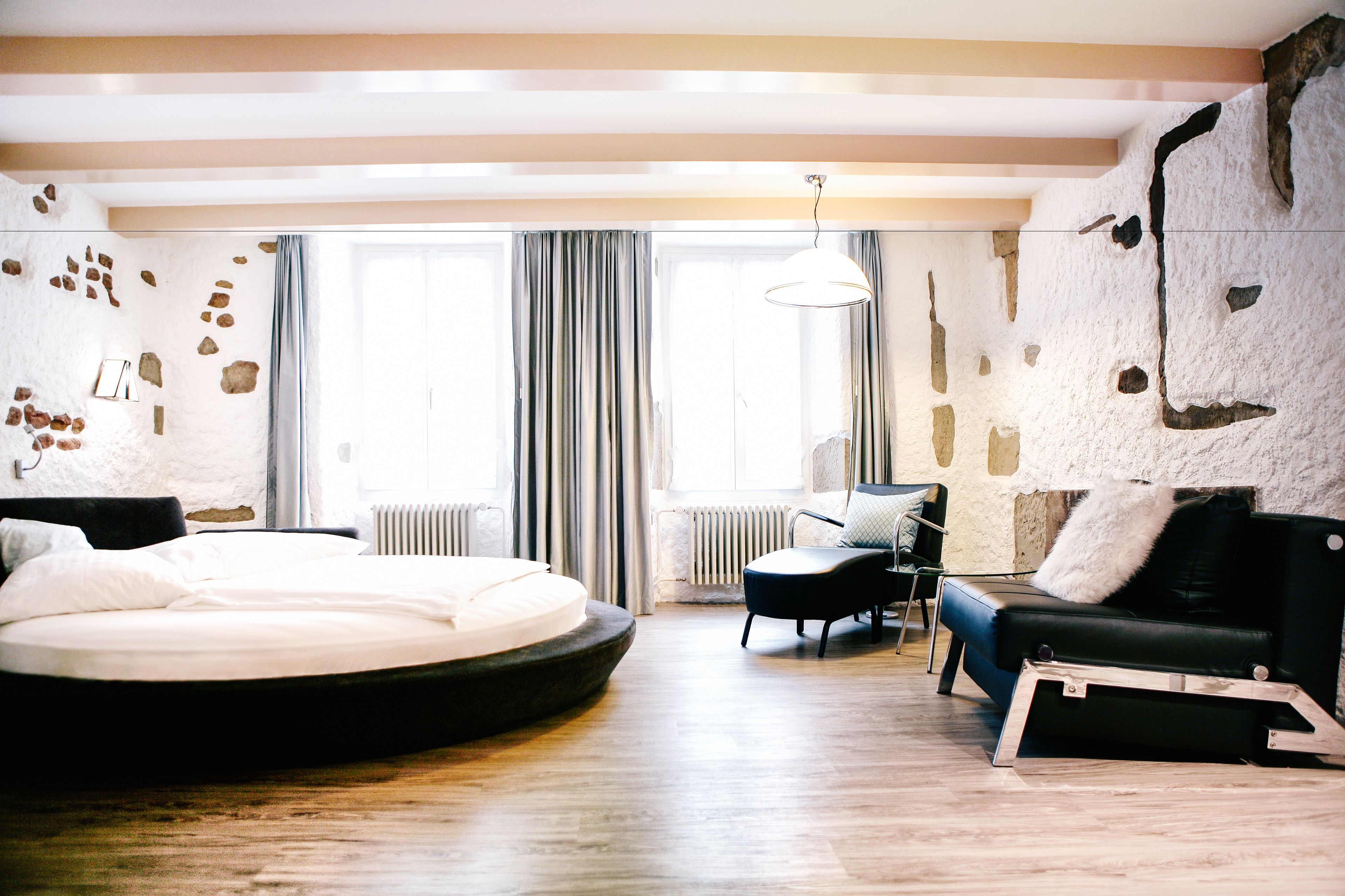 Quarto casal superior, vista para a cidade | Individualmente decorados, individualmente mobiliados