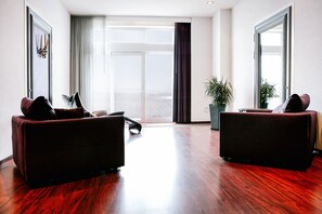 品质套房 | 特色装修、特色家居、熨斗/熨板、免费 WiFi