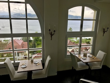 Área de desayuno. Murtenhof & Krone