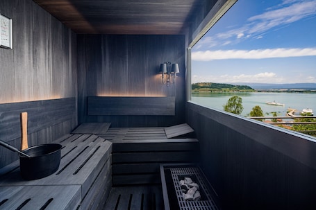 Exterior. Murtenhof & Krone