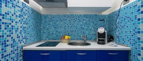 Apartamento, em edifício anexo | Cozinha privada | Máquina de café expresso, cafeteira/chaleira