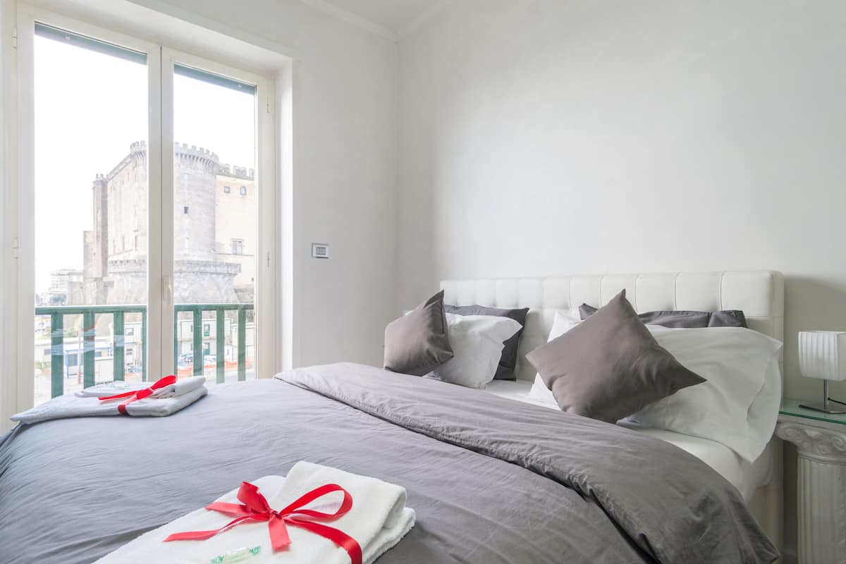 Appartement, bijgebouw | Luxe beddengoed, donzen dekbedden, bedden met traagschuimmatras