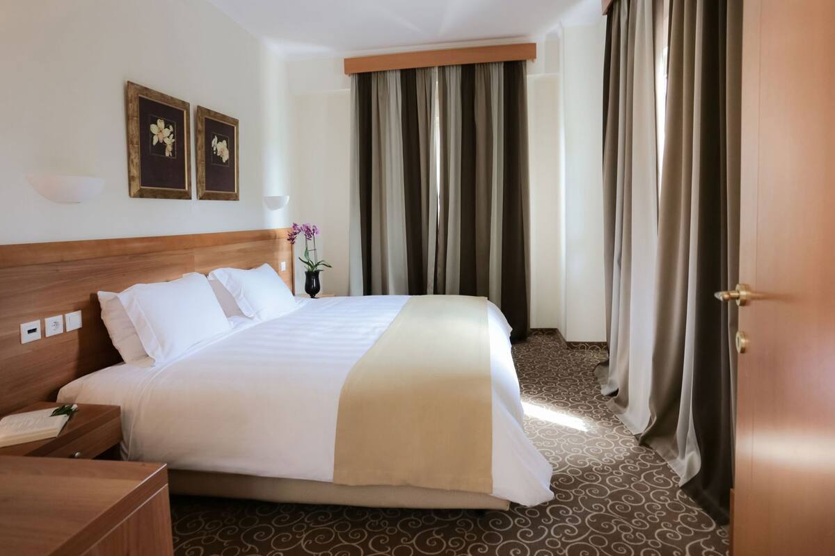 Egyptian cotton sheets, premium bedding, down duvets, minibar