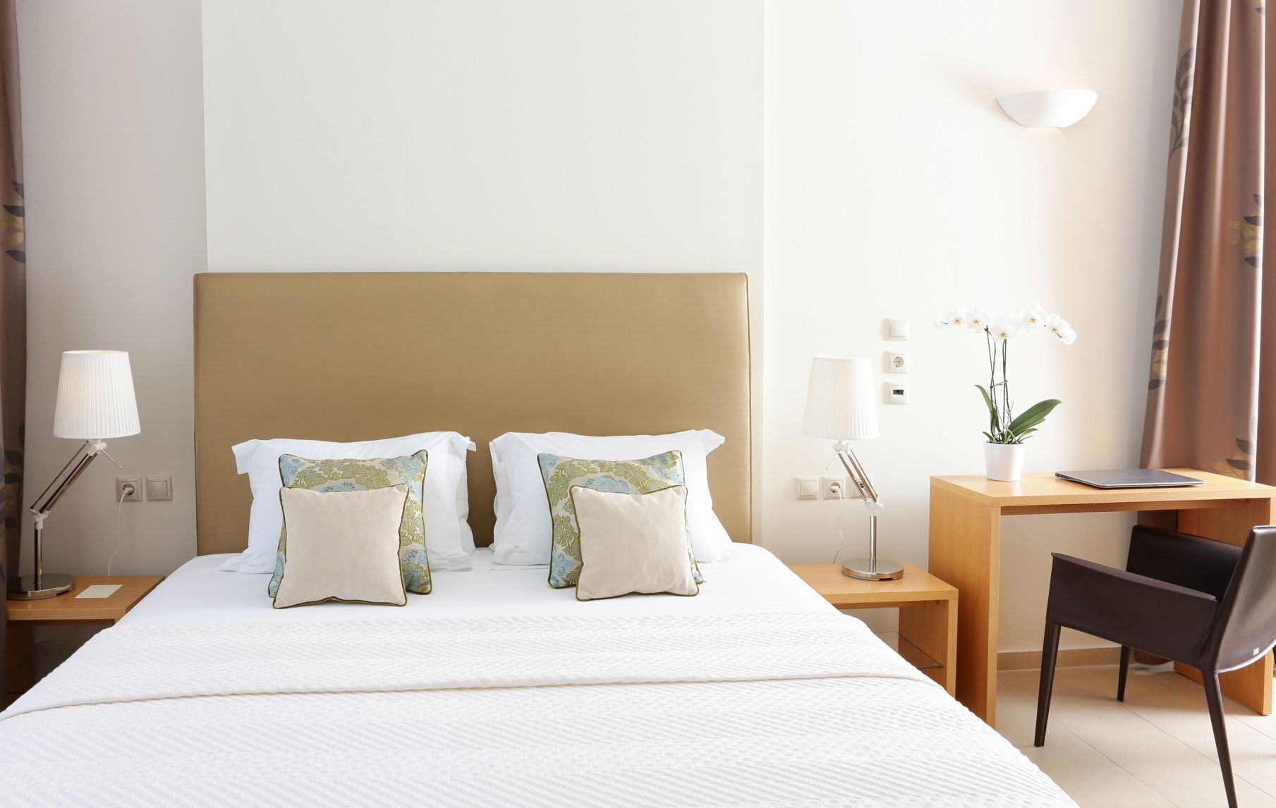 Egyptian cotton sheets, premium bedding, down duvets, minibar