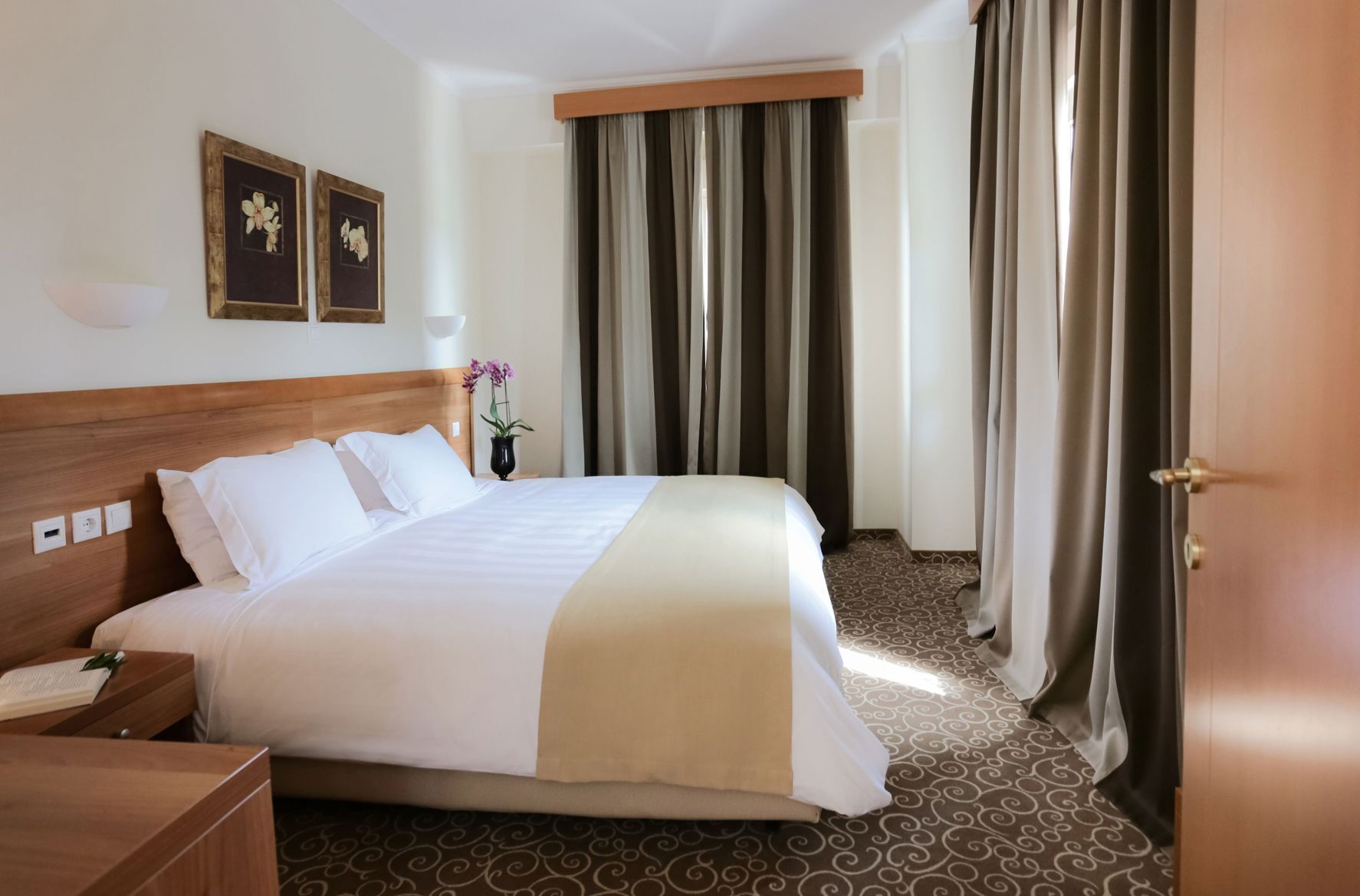 Egyptian cotton sheets, premium bedding, down duvets, minibar