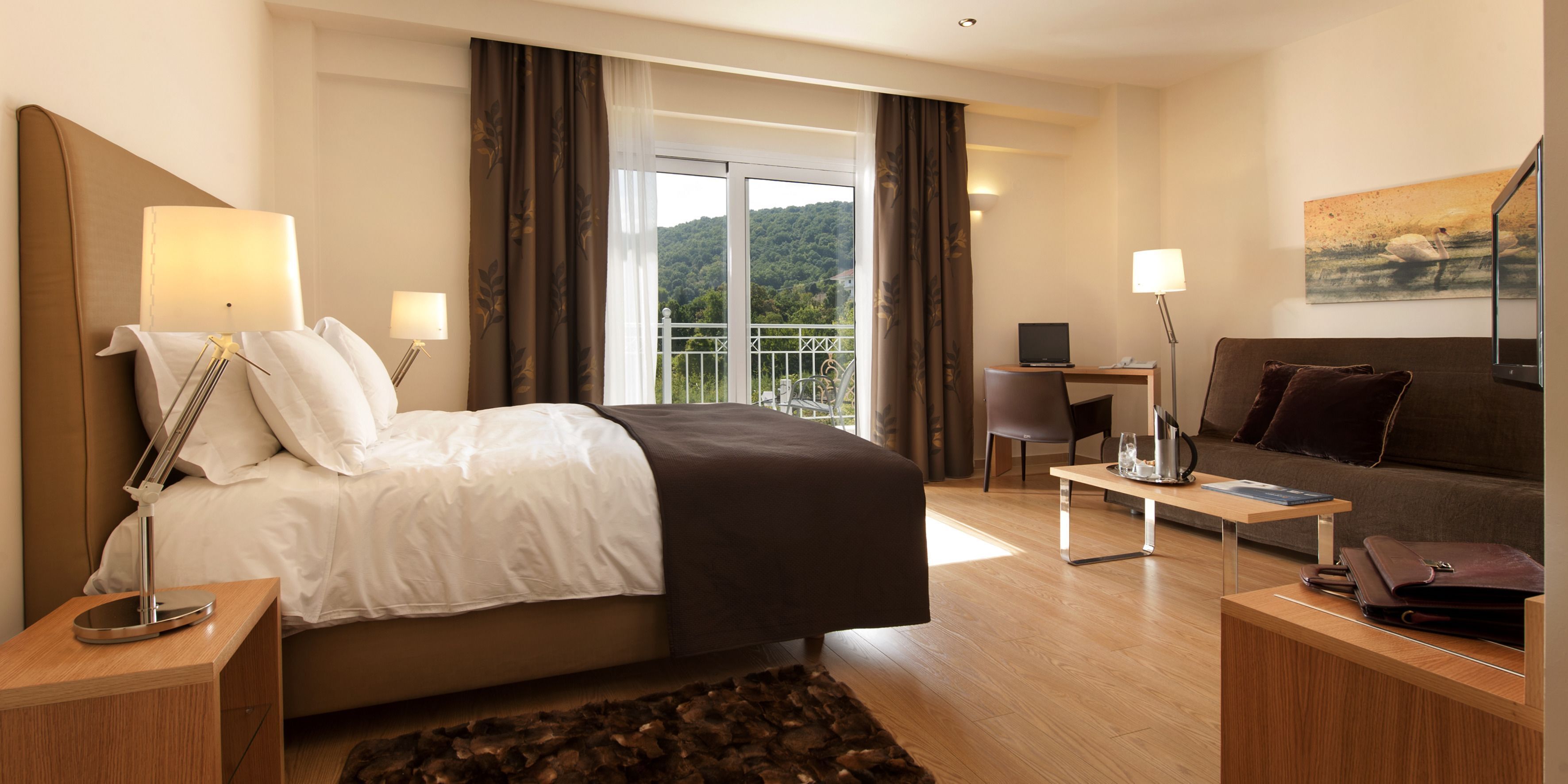 Egyptian cotton sheets, premium bedding, down comforters, minibar