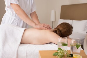 Kroppsbehandlinger, aromaterapi og manikyr og pedikyr