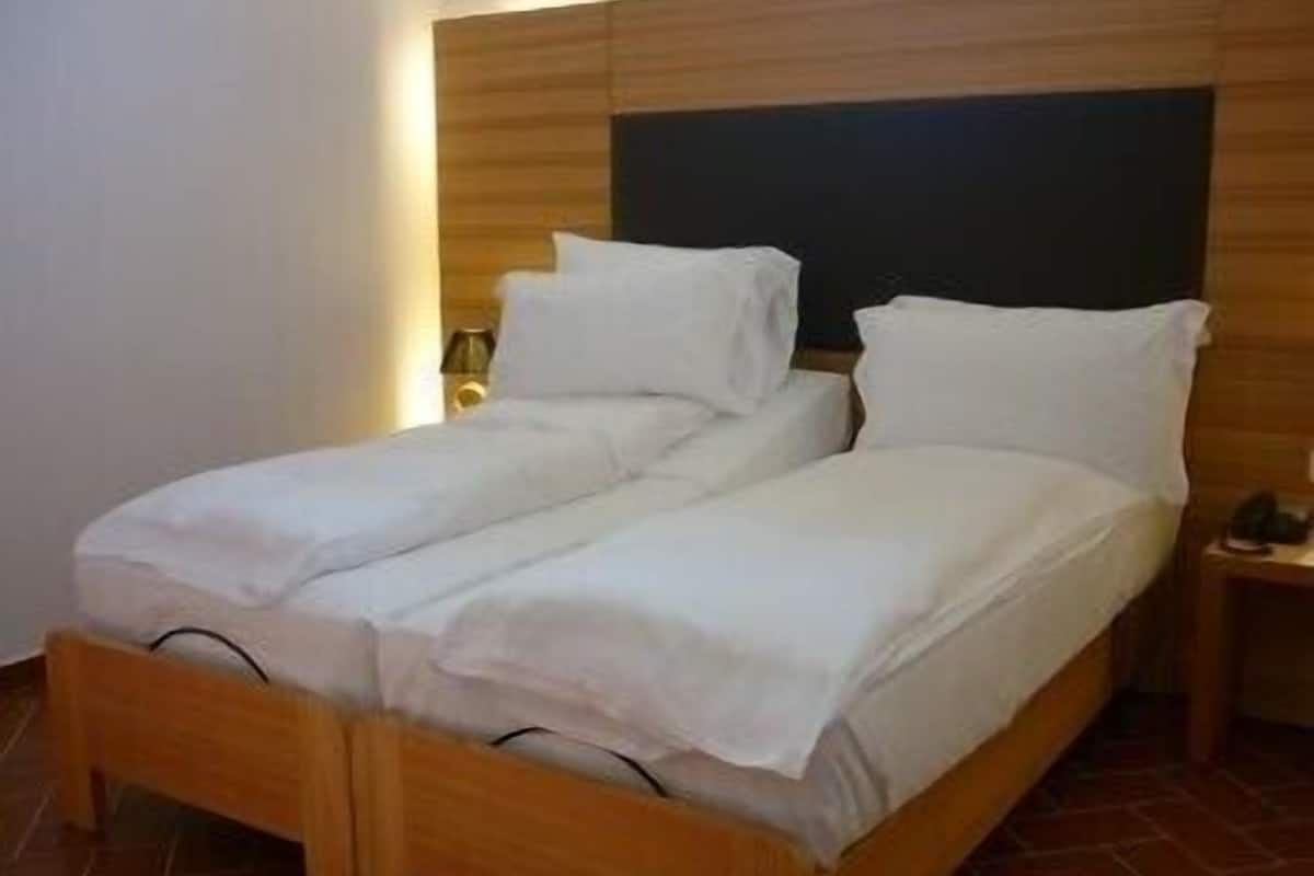 Standard Room, 2 Twin Beds | Frette Italian sheets, premium bedding, down comforters, minibar