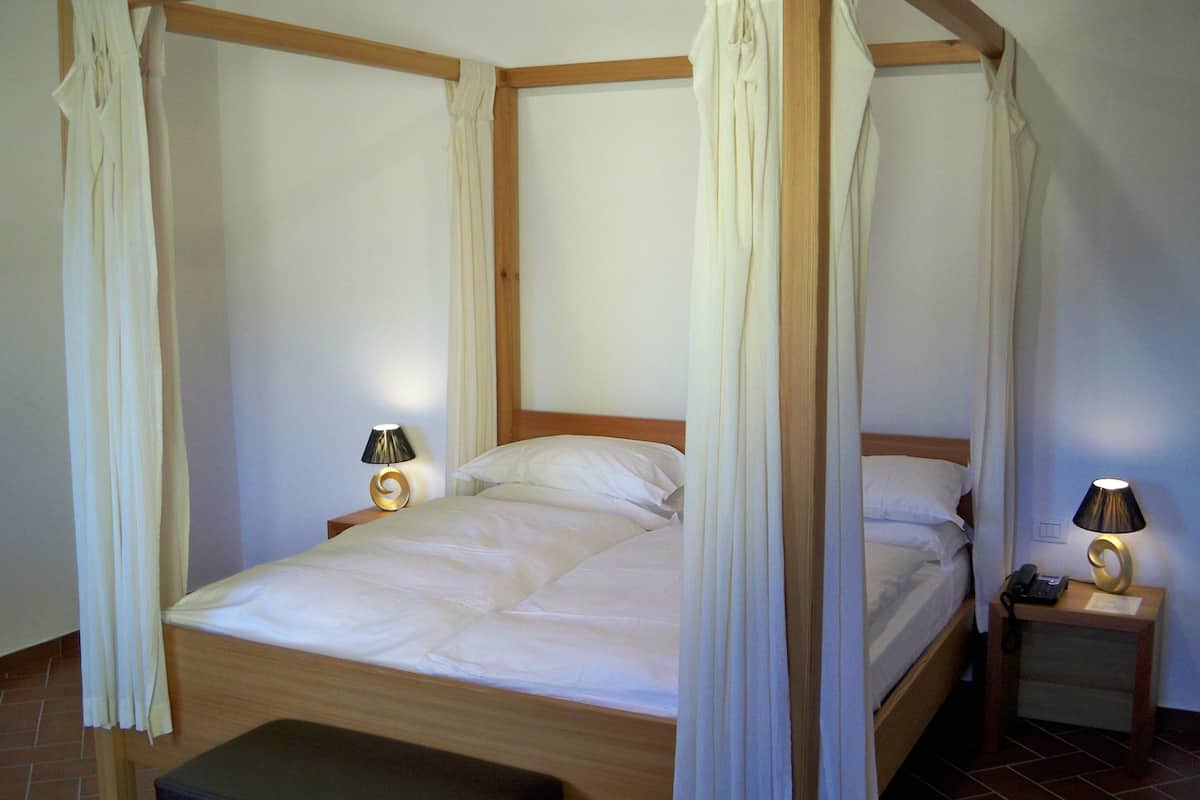 Dobbeltrom – deluxe | Italienske Frette-laken, sengetøy av topp kvalitet, dundyner og minibar