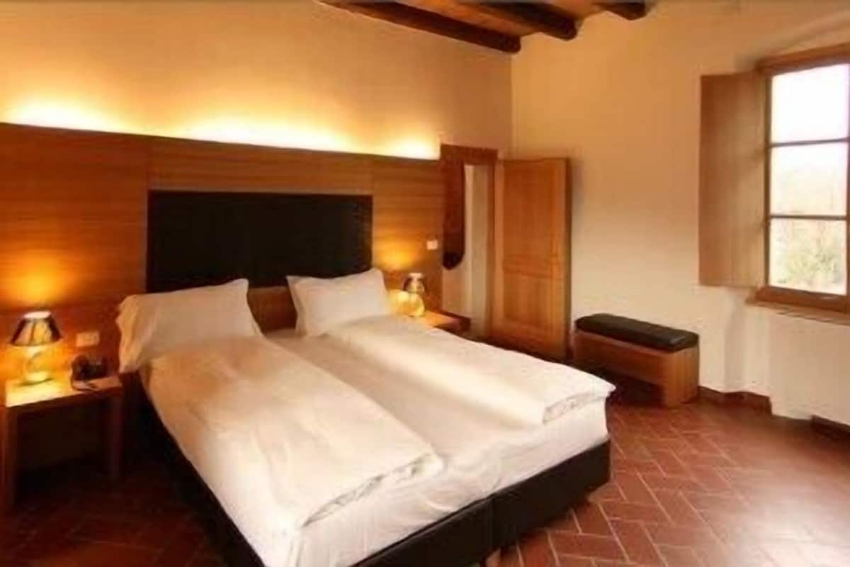 Italienske Frette-laken, sengetøy av topp kvalitet, dundyner og minibar