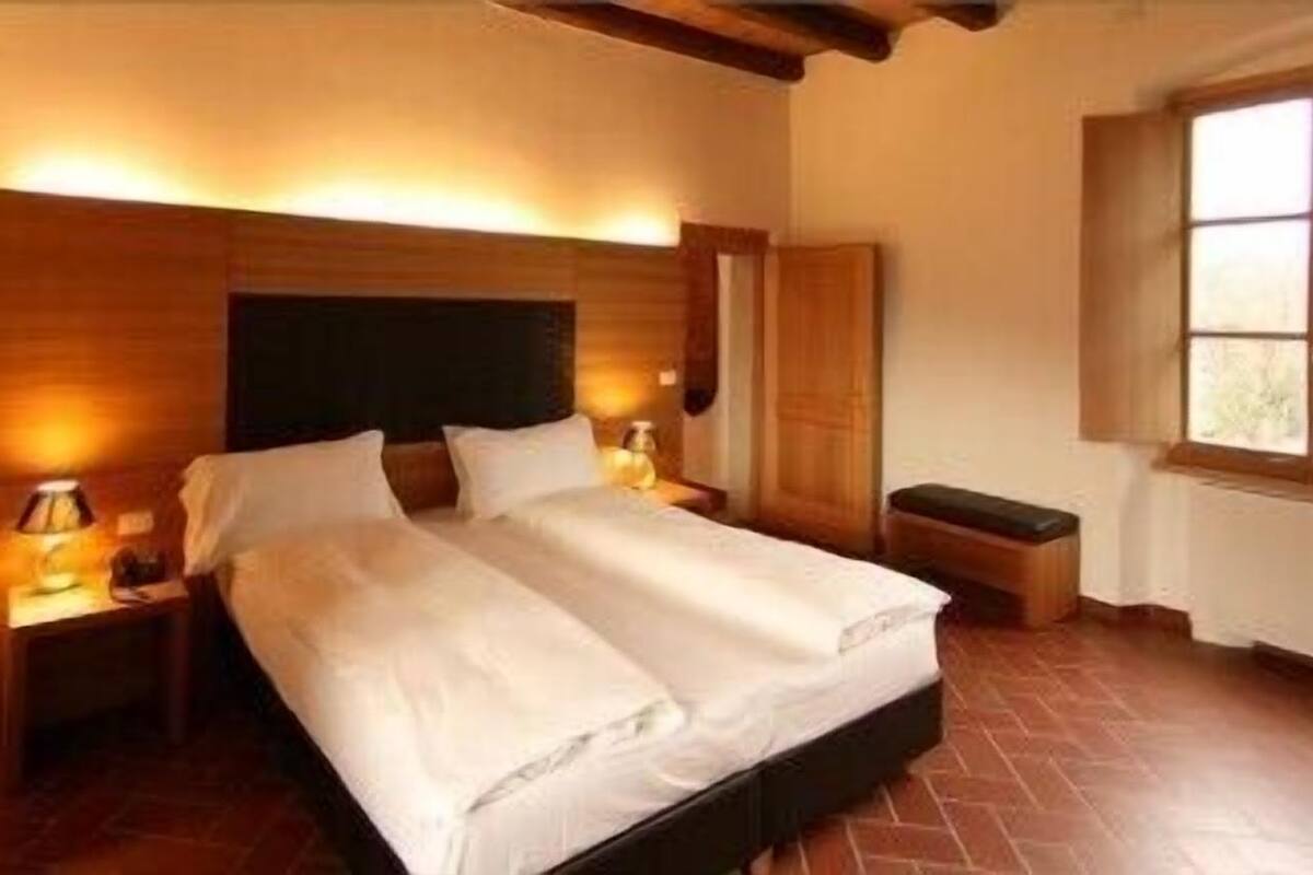 Frette Italian sheets, premium bedding, down comforters, minibar