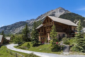 Front of property - Le Chalet d'en Hô (Nevache)
