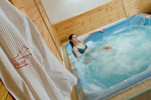 Bathtub spa indoor
