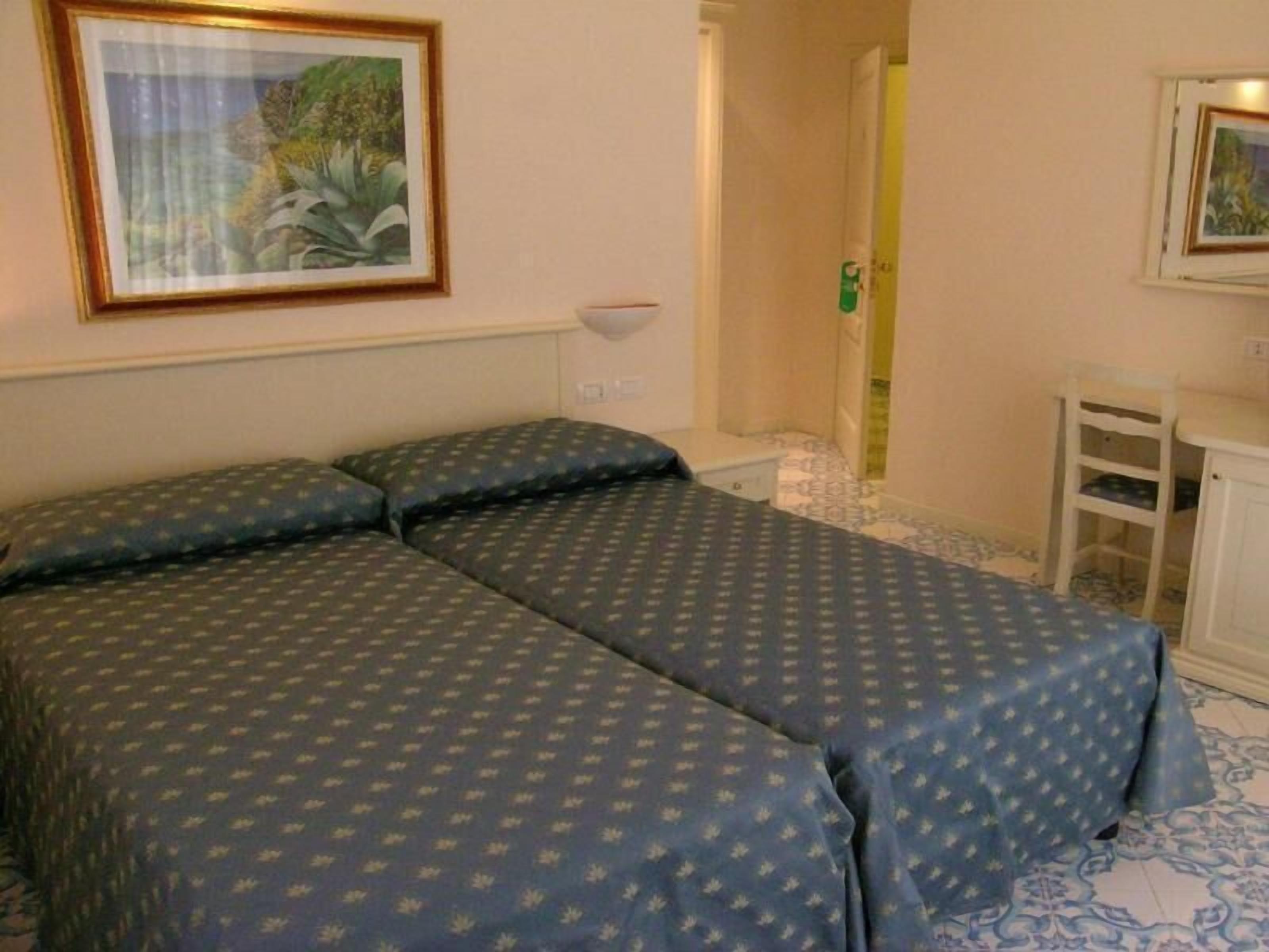 Minibar, in-room safe, soundproofing, free WiFi