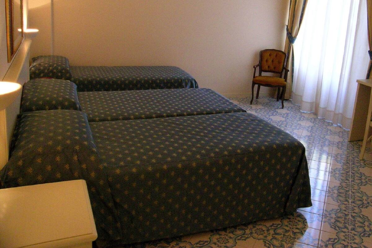 Minibar, una cassaforte in camera, insonorizzazione, Wi-Fi gratuito