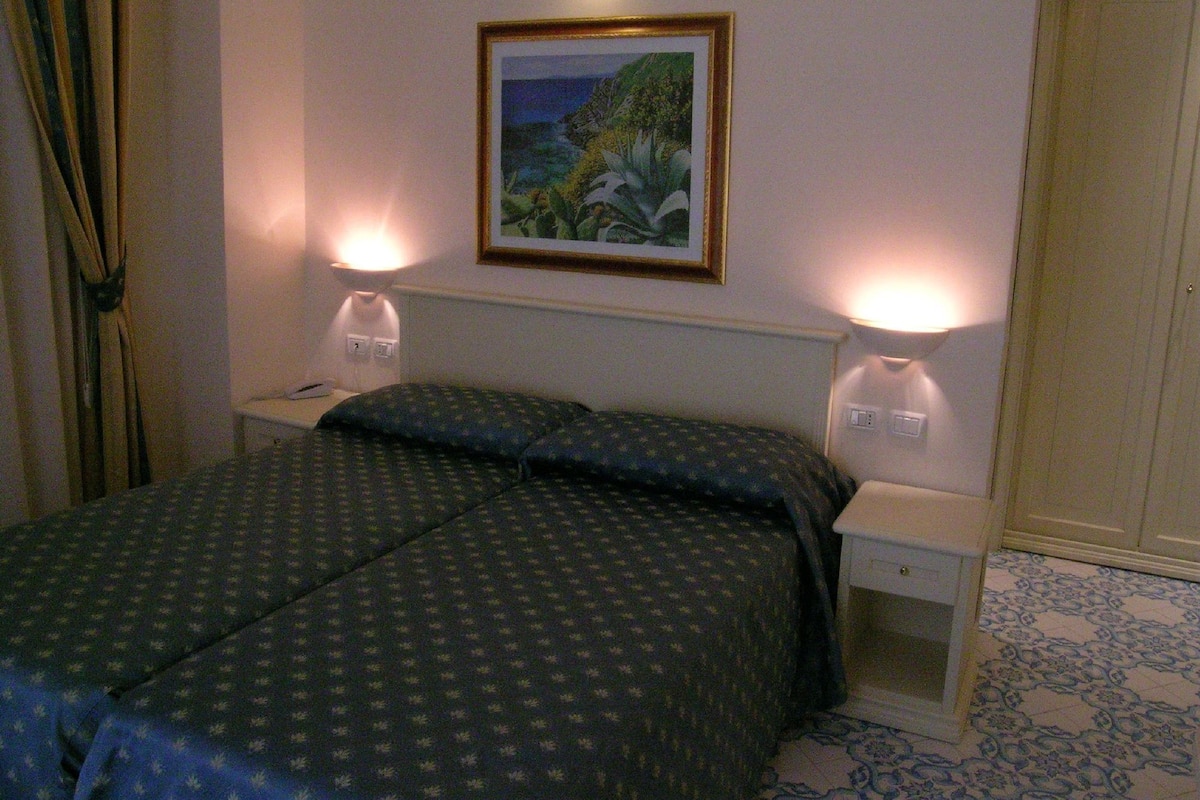 Minibar, coffres-forts dans les chambres, chambres insonorisées