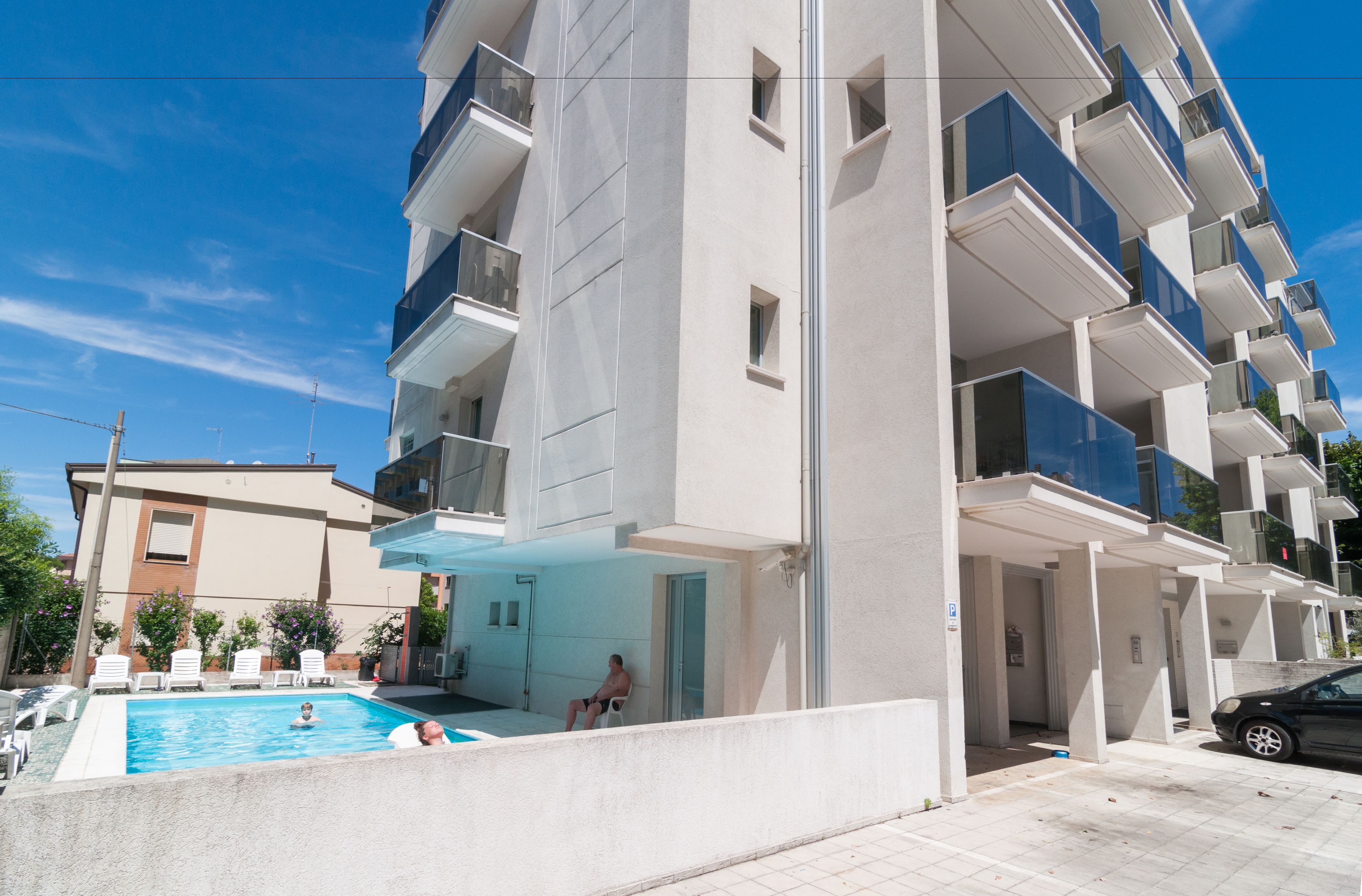 Piscine extérieure (ouverte en saison), chaises longues