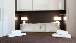 Apartemen, 1 kamar tidur | Brankas, setrika/meja setrika, dan Wi-Fi gratis