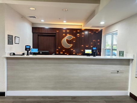 Saguão. Country Inn & Suites by Radisson, Concord (Kannapolis), NC