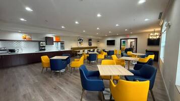 Free daily buffet breakfast