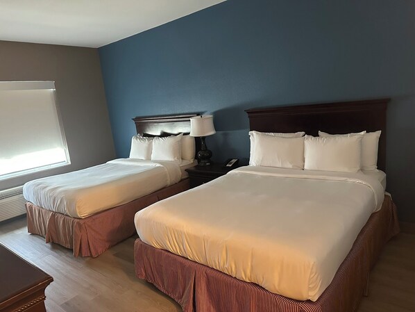 1 habitación, escritorio y espacio para trabajar con laptop 