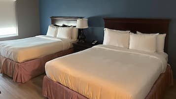 1 kamar tidur, meja kerja, dan ruang kerja ramah laptop