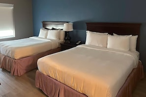 1 sovrum, skrivbord, arbetsyta för laptop och mörklÀggningsgardiner