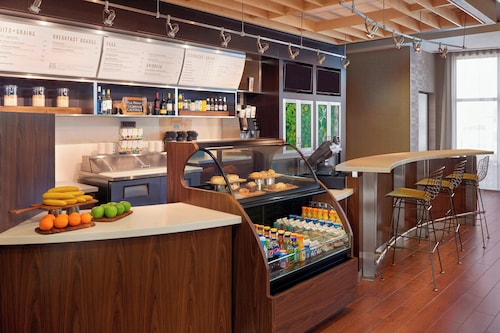 Courtyard by Marriott Kingston Highway 401/Division Street