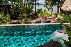 Outdoor pool, pool loungers - Jicaro Island Lodge Member of the Cayuga Collection (Granada)