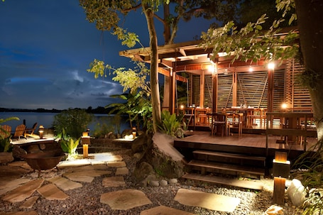Se sirven desayunos, comidas y cenas . Jicaro Island Lodge Member of the Cayuga Collection