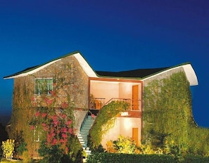 Façade de l’hébergement - soirée/nuit